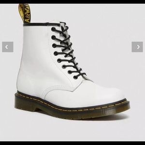 DR. Martens 1460 SMOOTH LEATHER LACE UP BOOTS